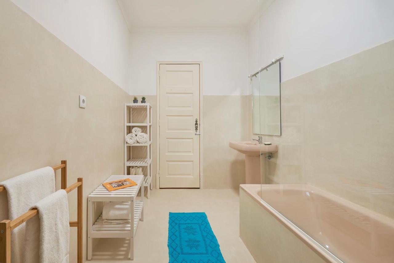 Light-Filled & Renovated Apartment, By Timecooler Lisboa Extérieur photo