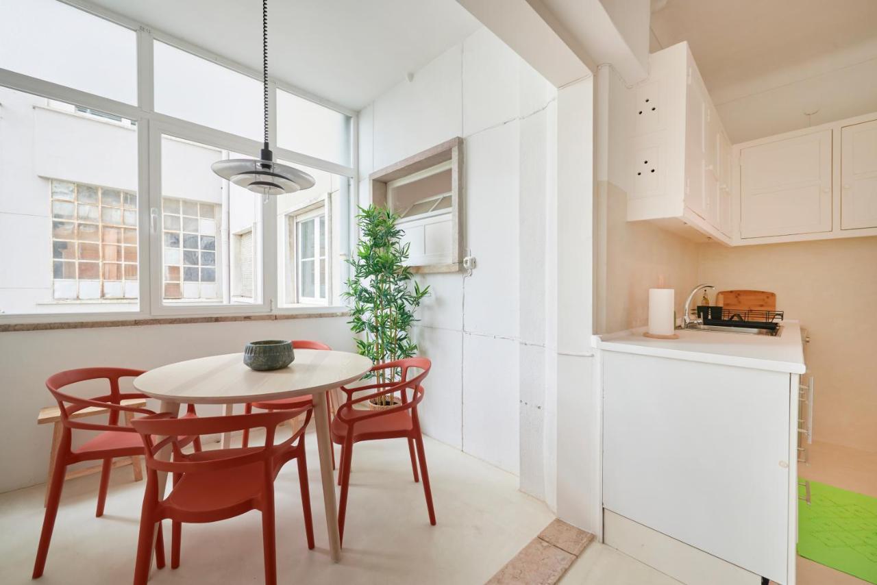Light-Filled & Renovated Apartment, By Timecooler Lisboa Extérieur photo